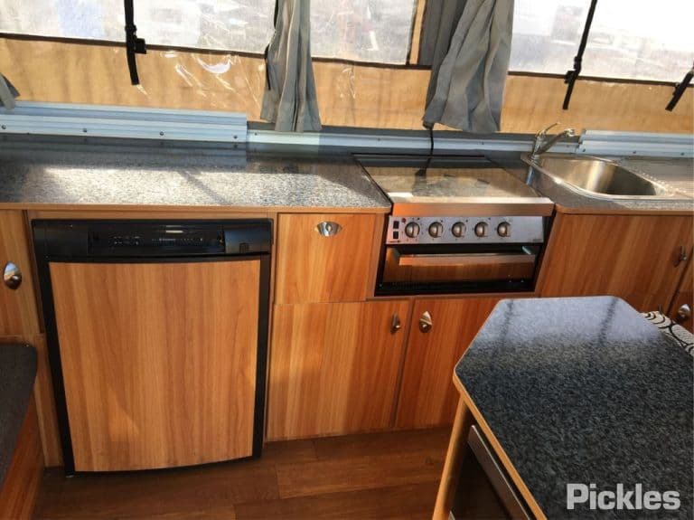 2013 Fleetwood RV Coromal NT421 Navigator — image 5 of 8