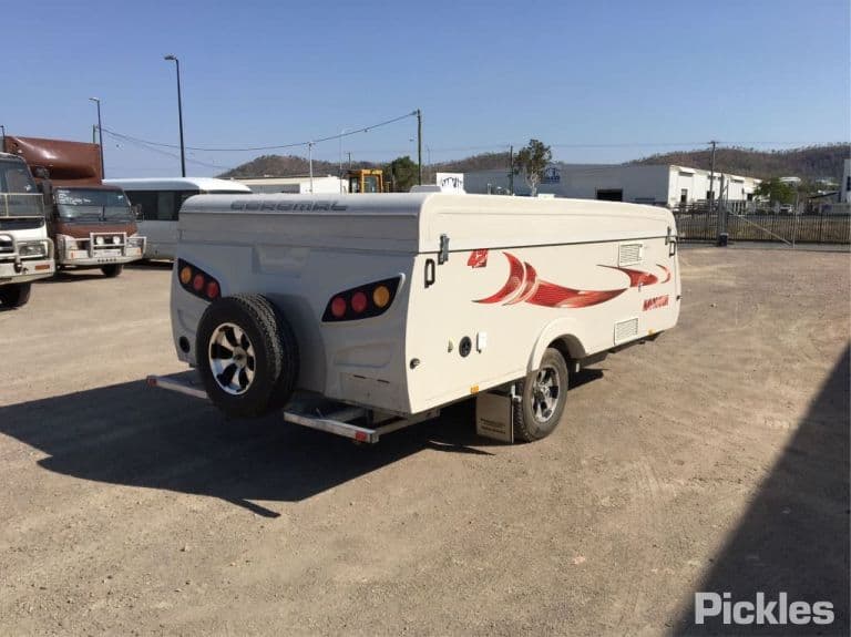 2013 Fleetwood RV Coromal NT421 Navigator — image 3 of 8