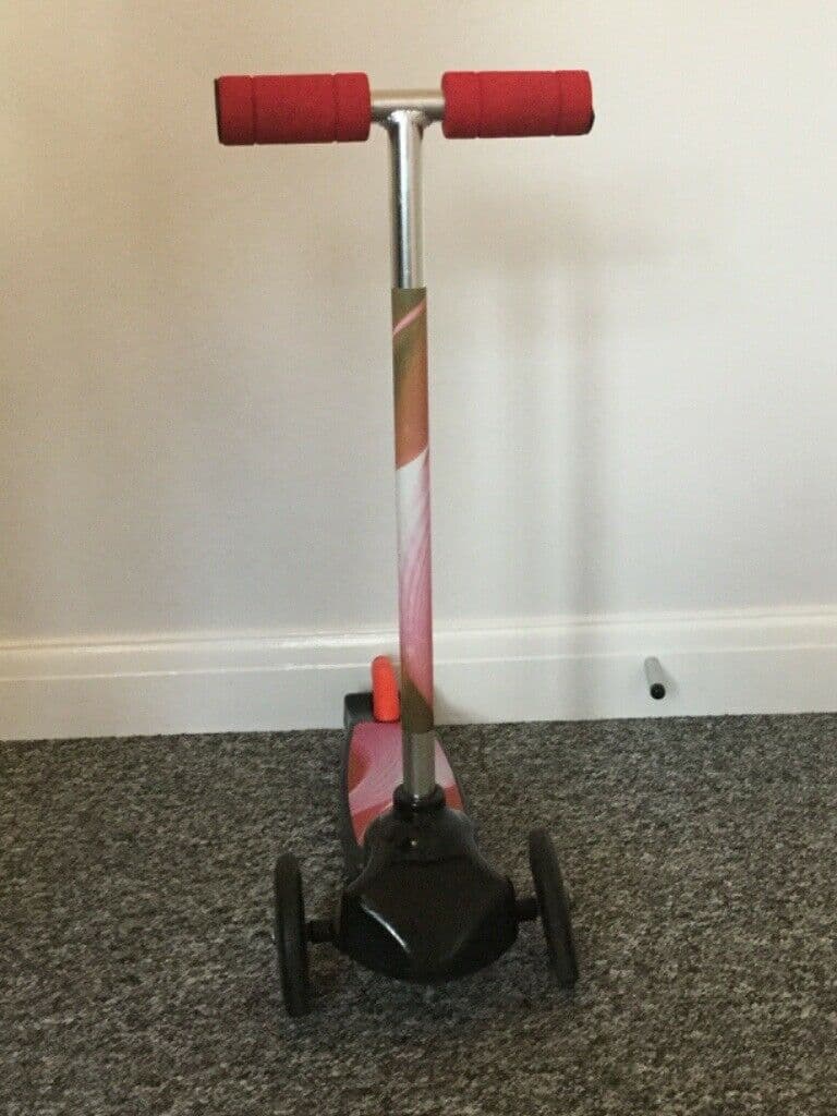 Kids 3 wheel scooter — image 1 of 2