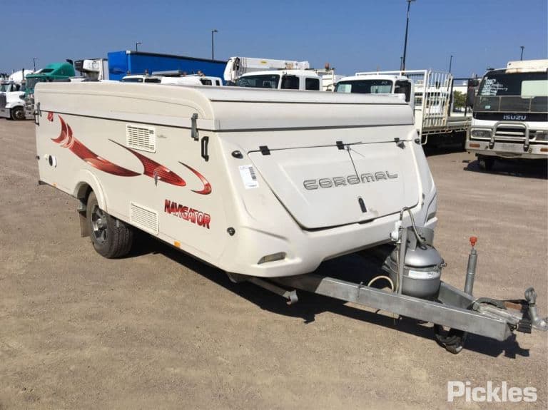 2013 Fleetwood RV Coromal NT421 Navigator — image 2 of 8
