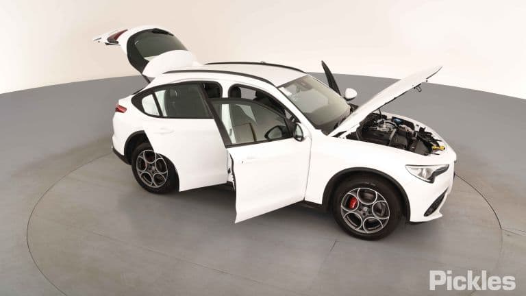 2019 Alfa Romeo Stelvio — image 4 of 8