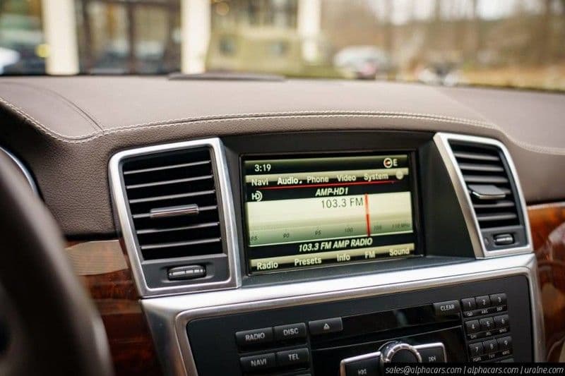 2016 Mercedes-Benz GL550 4Matic Designo — image 3 of 20