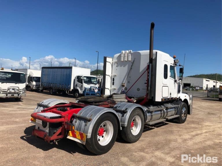 2013 Freightliner Coronado — image 5 of 8