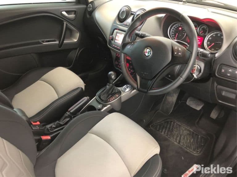 2014 Alfa Romeo Mito — image 2 of 11