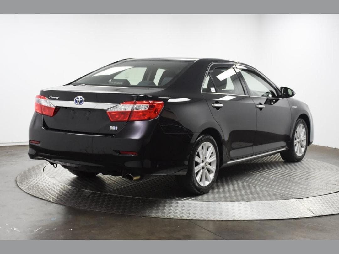 2011 Toyota Camry HV G Package — image 3 of 4