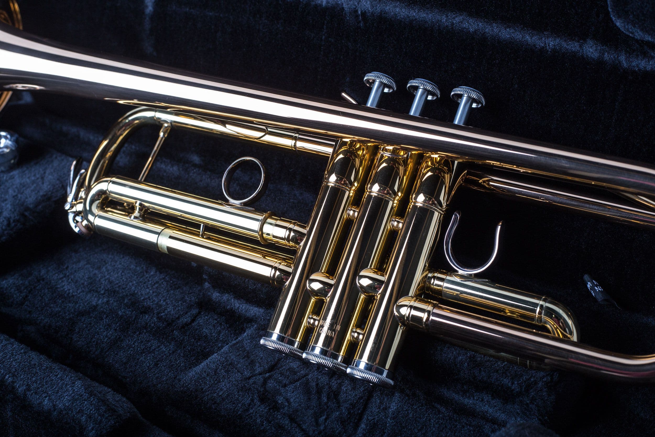 Yamaha Intermediate Trumpet In Gold Lacquer Finish — image 2 of 3