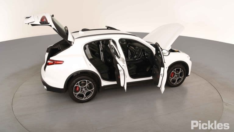 2019 Alfa Romeo Stelvio — image 5 of 8