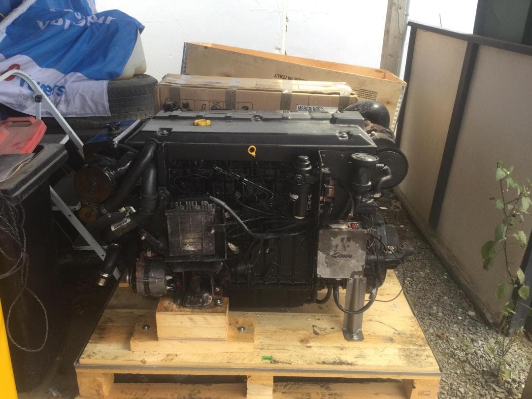 2002 Mercury MerCruiser 4.2 250hp Diesel & Leg — image 3 of 3