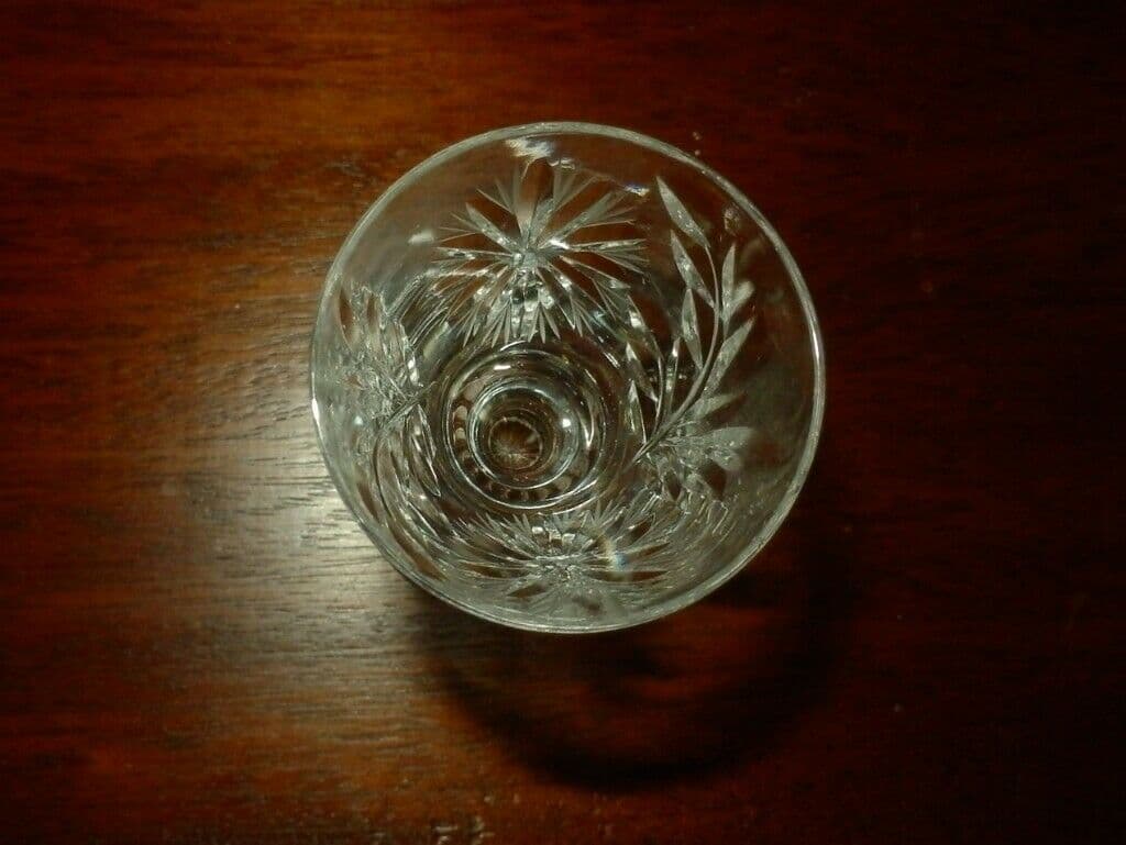 Vintage 1970s set of crystal liquor glasses — image 4 of 5