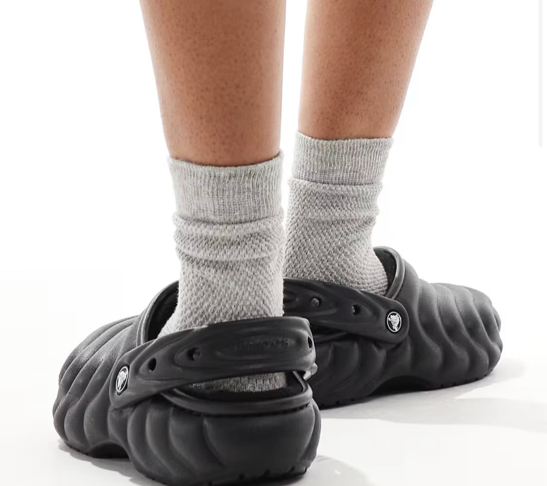 Crocs Unisex Classic lined overpuff clog in black — image 2 of 2