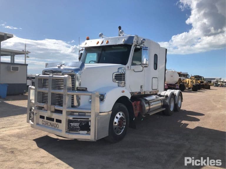 2013 Freightliner Coronado — image 4 of 8