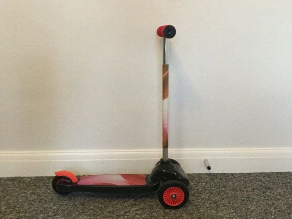 Kids 3 wheel scooter — image 2 of 2
