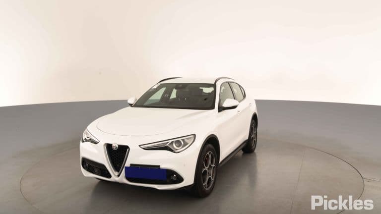 2019 Alfa Romeo Stelvio — image 3 of 8